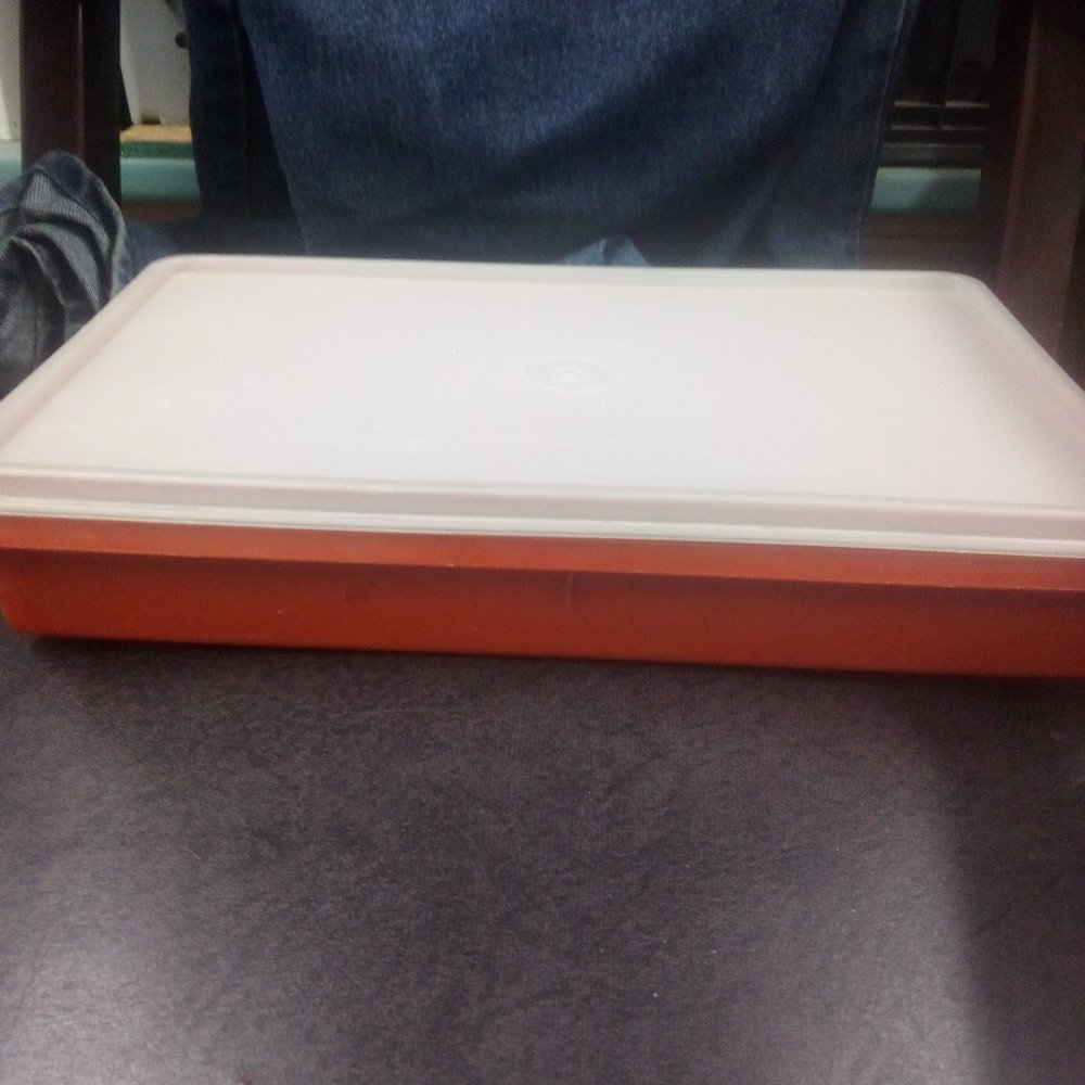 Vintage deli tupperware container